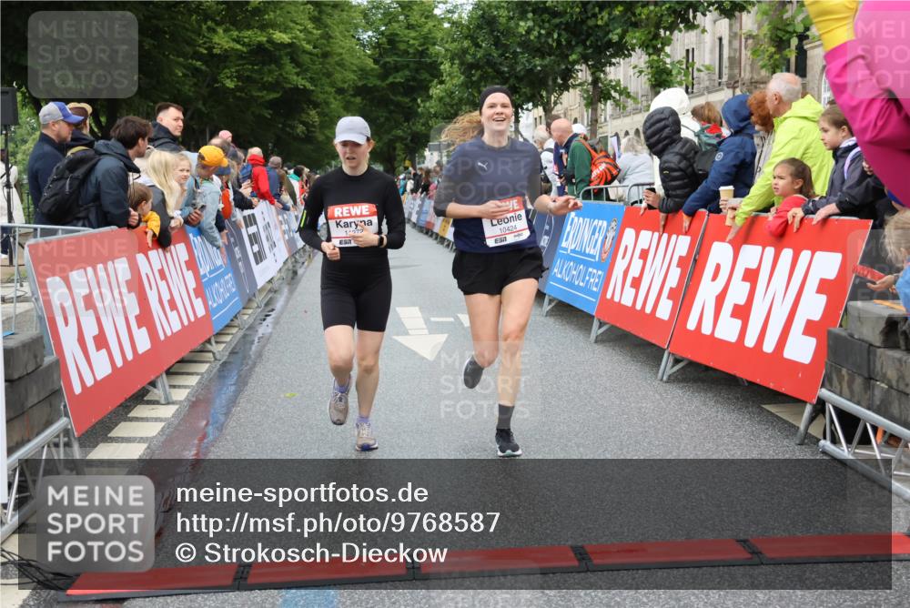 14.06.2026 - REWE Women's Run Strokosch-Dieckow http://msf.ph/oto/9768587 14.06.2026 09:53:23 Ziel 10107, 10424, 10693, 10768, 11173, 11212, 11272 meine-sportfotos.de