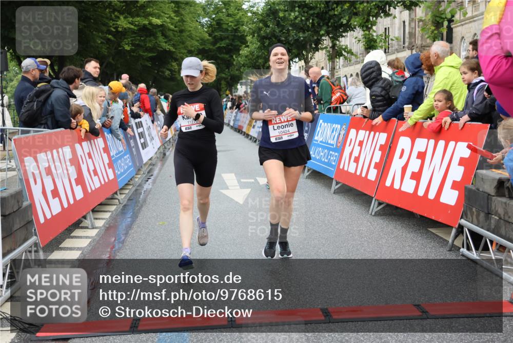14.06.2026 - REWE Women's Run Strokosch-Dieckow http://msf.ph/oto/9768615 14.06.2026 09:53:23 Ziel 10107, 10424, 10693, 10768, 11173, 11212, 11272 meine-sportfotos.de