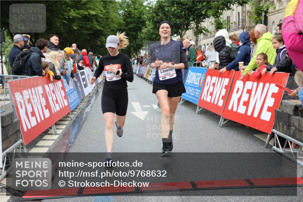 14.06.2026 - REWE Women's Run Strokosch-Dieckow http://msf.ph/oto/9768632 14.06.2026 09:53:23 Ziel 10107, 10424, 10693, 10768, 11173, 11212, 11272 meine-sportfotos.de
