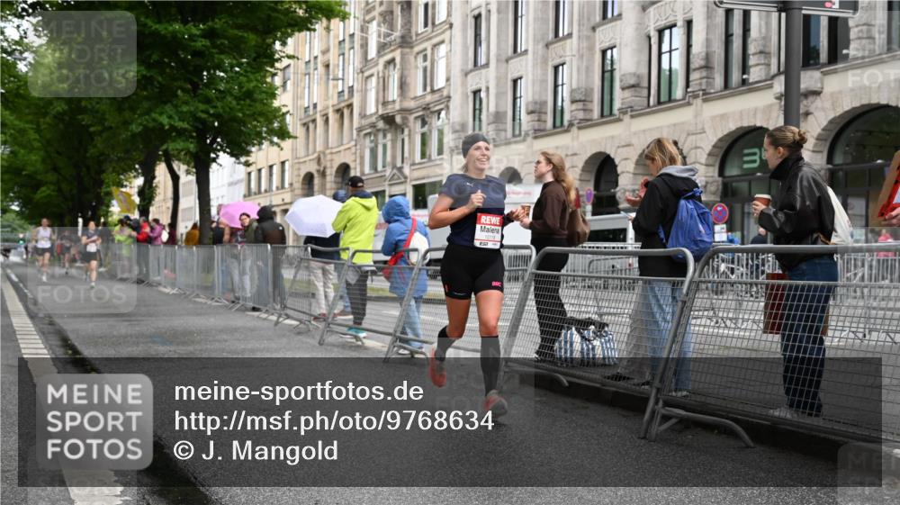 14.06.2026 - REWE Women's Run J. Mangold http://msf.ph/oto/9768634 14.06.2026 09:47:14 Ziel 10081, 10118 meine-sportfotos.de