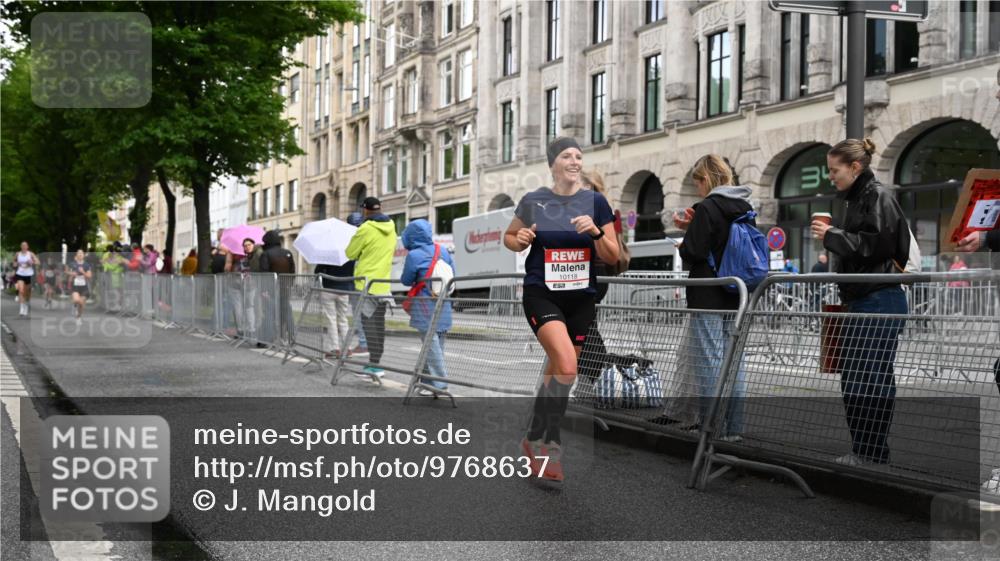 14.06.2026 - REWE Women's Run J. Mangold http://msf.ph/oto/9768637 14.06.2026 09:47:14 Ziel 10081, 10118 meine-sportfotos.de
