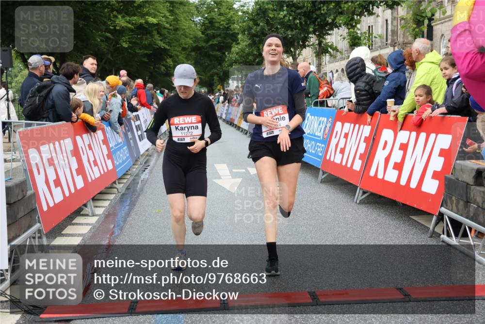 14.06.2026 - REWE Women's Run Strokosch-Dieckow http://msf.ph/oto/9768663 14.06.2026 09:53:23 Ziel 10107, 10424, 10693, 10768, 11173, 11212, 11272 meine-sportfotos.de