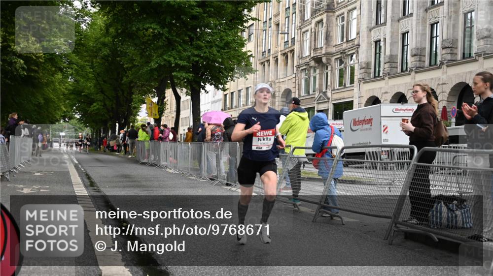 14.06.2026 - REWE Women's Run J. Mangold http://msf.ph/oto/9768671 14.06.2026 09:47:26 Ziel 10206, 10790, 10808 meine-sportfotos.de