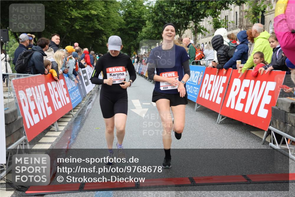 14.06.2026 - REWE Women's Run Strokosch-Dieckow http://msf.ph/oto/9768678 14.06.2026 09:53:23 Ziel 10107, 10424, 10693, 10768, 11173, 11212, 11272 meine-sportfotos.de