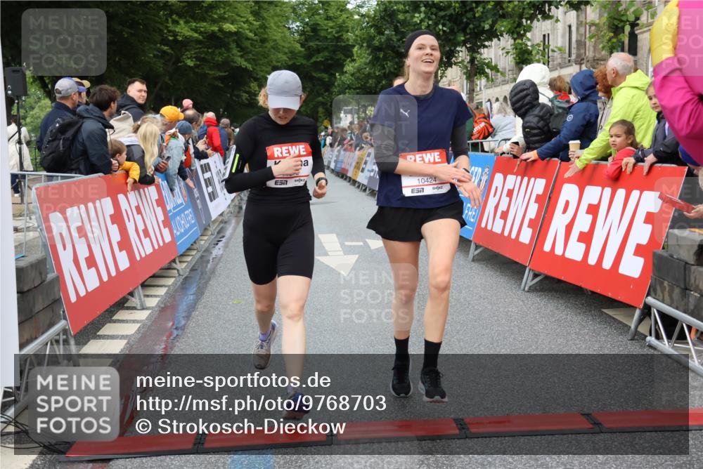 14.06.2026 - REWE Women's Run Strokosch-Dieckow http://msf.ph/oto/9768703 14.06.2026 09:53:24 Ziel 10107, 10424, 10693, 10768, 11173, 11212, 11272 meine-sportfotos.de