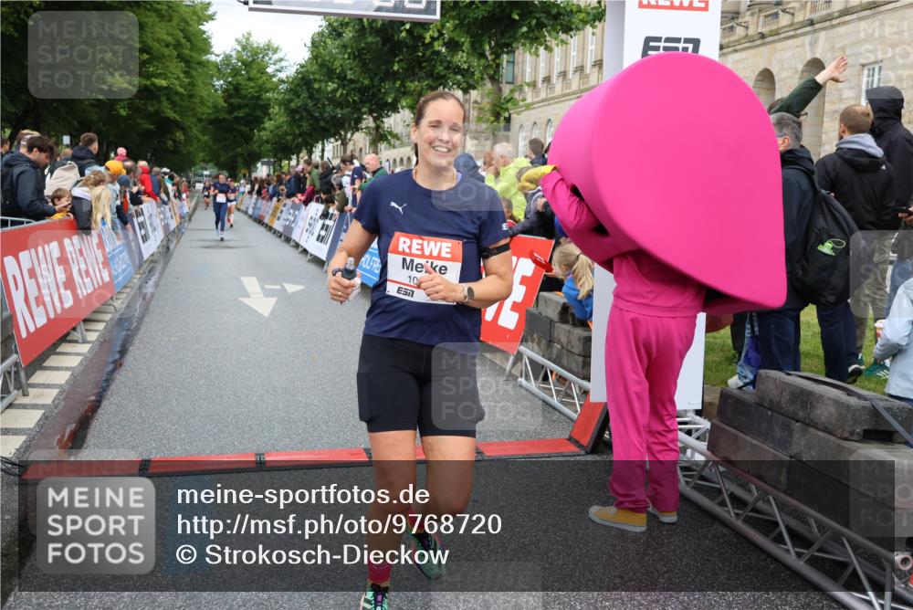 14.06.2026 - REWE Women's Run Strokosch-Dieckow http://msf.ph/oto/9768720 14.06.2026 09:53:26 Ziel 10107, 10424, 10768, 11212, 11272 meine-sportfotos.de