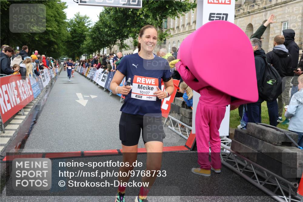 14.06.2026 - REWE Women's Run Strokosch-Dieckow http://msf.ph/oto/9768733 14.06.2026 09:53:26 Ziel 10107, 10424, 10768, 11212, 11272 meine-sportfotos.de