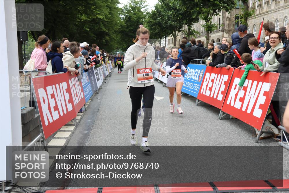 14.06.2026 - REWE Women's Run Strokosch-Dieckow http://msf.ph/oto/9768740 14.06.2026 10:59:46 Ziel 5117, 5418, 5536, 5560, 5590, 5634, 5642, 5928, 6016, 6017 meine-sportfotos.de