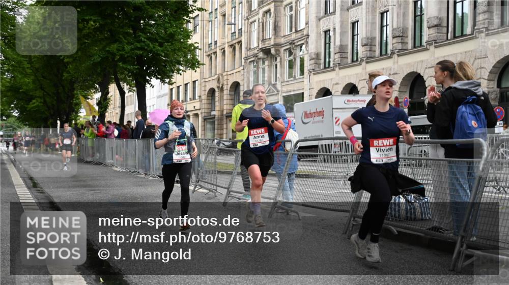 14.06.2026 - REWE Women's Run J. Mangold http://msf.ph/oto/9768753 14.06.2026 09:48:06 Ziel 10755, 10827, 10843, 10935, 11097 meine-sportfotos.de