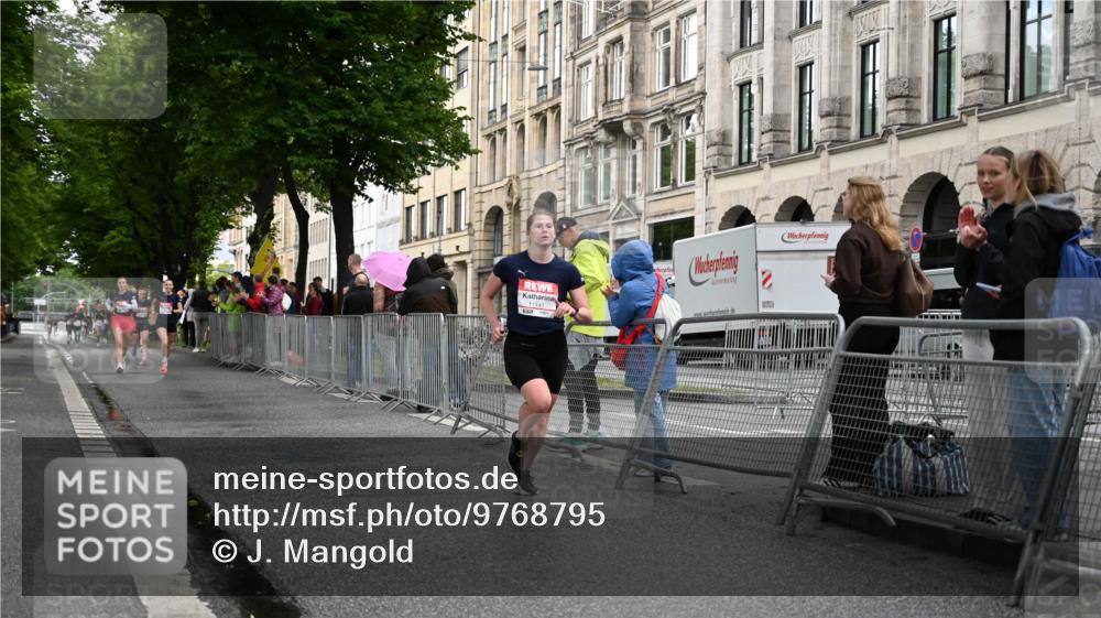 14.06.2026 - REWE Women's Run J. Mangold http://msf.ph/oto/9768795 14.06.2026 09:48:23 Ziel 10115, 11141, 11529, 11530 meine-sportfotos.de