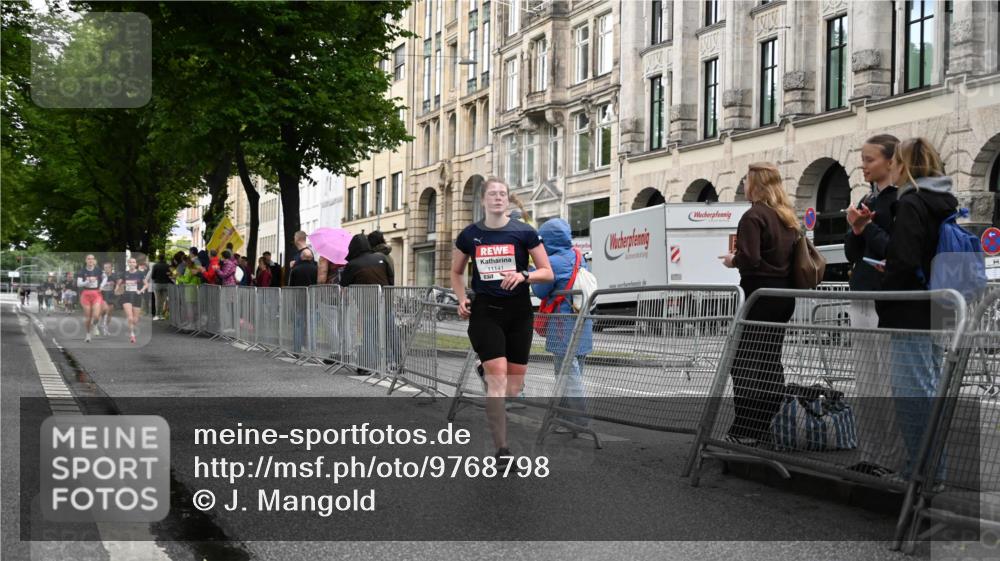 14.06.2026 - REWE Women's Run J. Mangold http://msf.ph/oto/9768798 14.06.2026 09:48:23 Ziel 10115, 11141, 11529, 11530 meine-sportfotos.de