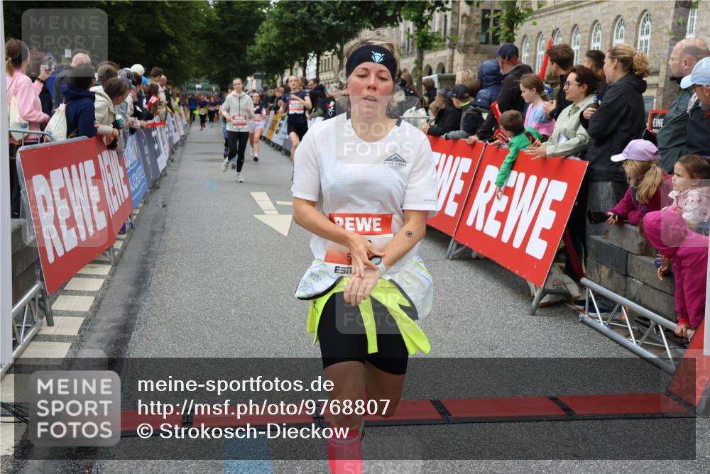 14.06.2026 - REWE Women's Run Strokosch-Dieckow http://msf.ph/oto/9768807 14.06.2026 10:59:42 Ziel 5032, 5117, 5418, 5536, 5590, 5634, 5642, 5701, 5928, 6016 meine-sportfotos.de