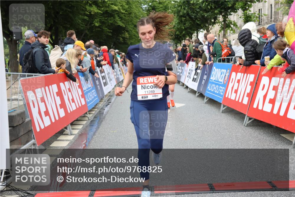 14.06.2026 - REWE Women's Run Strokosch-Dieckow http://msf.ph/oto/9768825 14.06.2026 09:53:33 Ziel 10107, 10794, 10952, 11289 meine-sportfotos.de