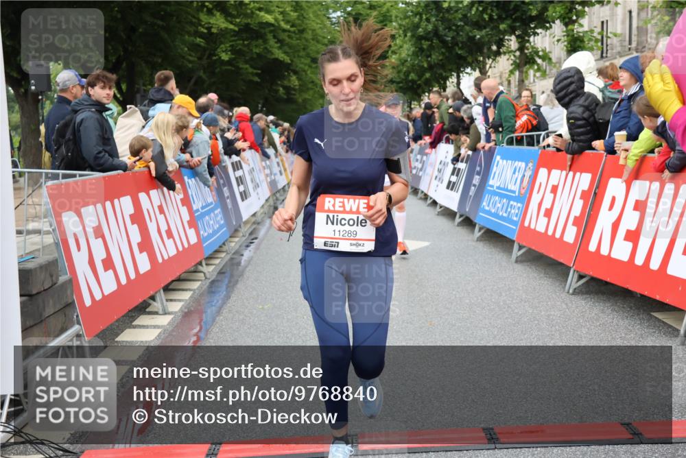 14.06.2026 - REWE Women's Run Strokosch-Dieckow http://msf.ph/oto/9768840 14.06.2026 09:53:33 Ziel 10107, 10794, 10952, 11289 meine-sportfotos.de