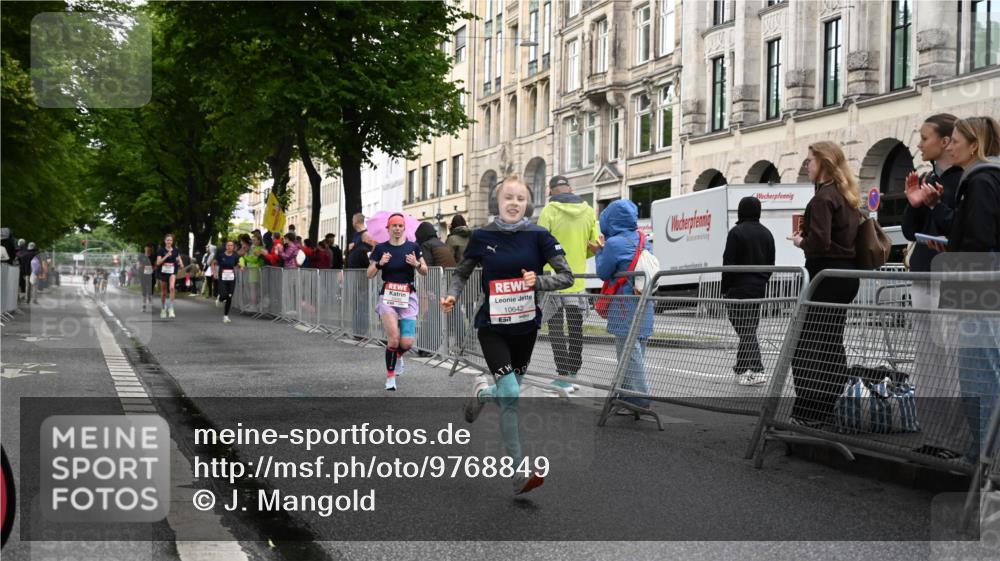 14.06.2026 - REWE Women's Run J. Mangold http://msf.ph/oto/9768849 14.06.2026 09:48:38 Ziel 10095, 10106, 10407, 10642 meine-sportfotos.de