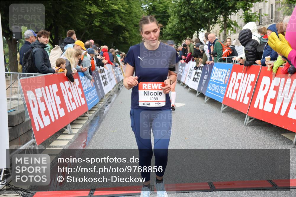 14.06.2026 - REWE Women's Run Strokosch-Dieckow http://msf.ph/oto/9768856 14.06.2026 09:53:33 Ziel 10107, 10794, 10952, 11289 meine-sportfotos.de