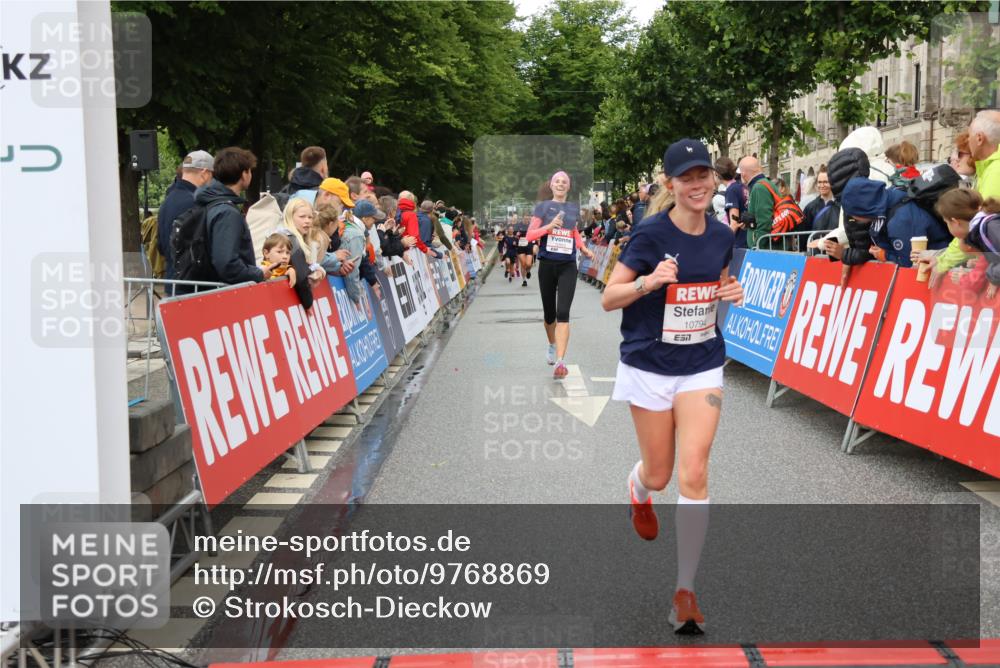 14.06.2026 - REWE Women's Run Strokosch-Dieckow http://msf.ph/oto/9768869 14.06.2026 09:53:35 Ziel 10794, 10952, 11289 meine-sportfotos.de