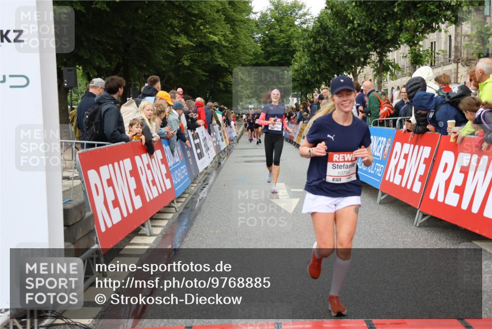 14.06.2026 - REWE Women's Run Strokosch-Dieckow http://msf.ph/oto/9768885 14.06.2026 09:53:35 Ziel 10794, 10952, 11289 meine-sportfotos.de