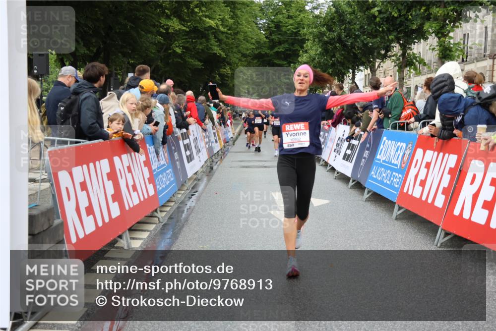 14.06.2026 - REWE Women's Run Strokosch-Dieckow http://msf.ph/oto/9768913 14.06.2026 09:53:36 Ziel 10794, 10952, 11289 meine-sportfotos.de