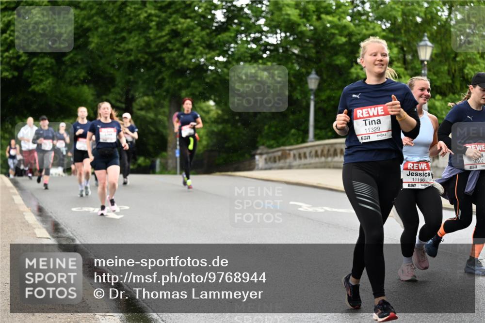 14.06.2026 - REWE Women's Run Dr. Thomas Lammeyer http://msf.ph/oto/9768944 14.06.2026 09:45:46 Laufen 11329, 7, 11196, 10902, 51 meine-sportfotos.de