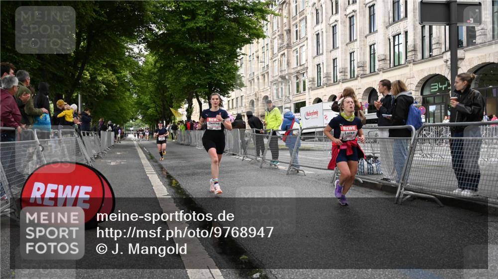 14.06.2026 - REWE Women's Run J. Mangold http://msf.ph/oto/9768947 14.06.2026 09:49:25 Ziel 10102, 11287, 11408 meine-sportfotos.de
