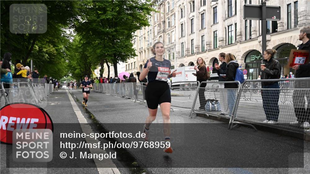 14.06.2026 - REWE Women's Run J. Mangold http://msf.ph/oto/9768959 14.06.2026 09:49:26 Ziel 10102, 11287, 11408 meine-sportfotos.de
