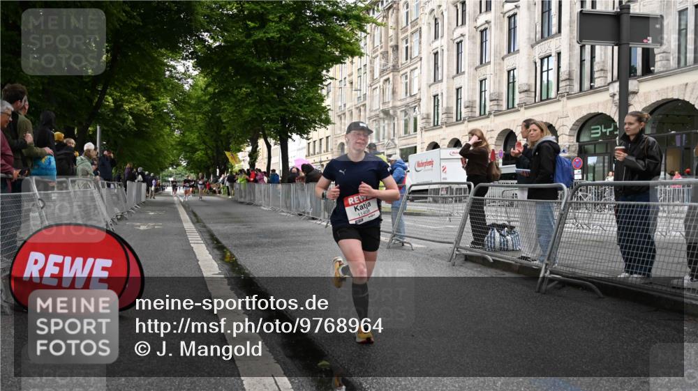 14.06.2026 - REWE Women's Run J. Mangold http://msf.ph/oto/9768964 14.06.2026 09:49:29 Ziel 10102, 11287, 11408 meine-sportfotos.de