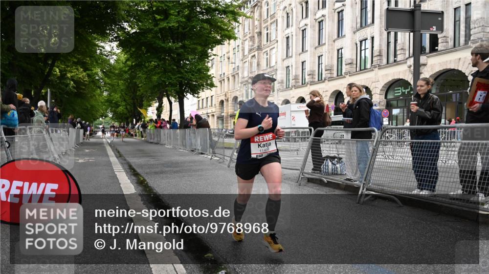 14.06.2026 - REWE Women's Run J. Mangold http://msf.ph/oto/9768968 14.06.2026 09:49:29 Ziel 10102, 11287, 11408 meine-sportfotos.de