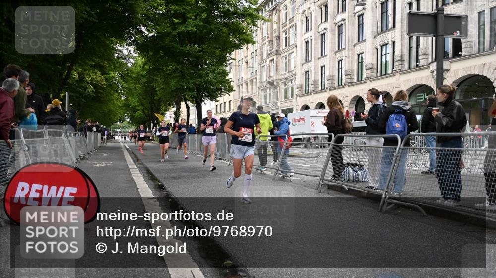 14.06.2026 - REWE Women's Run J. Mangold http://msf.ph/oto/9768970 14.06.2026 09:49:39 Ziel 10281, 10322, 10342, 10691, 10738, 10885 meine-sportfotos.de