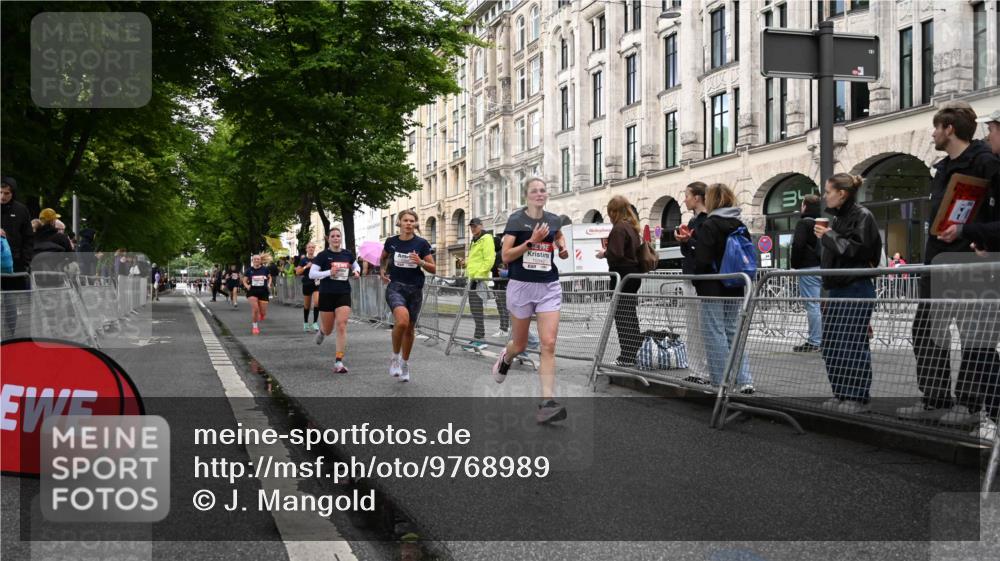 14.06.2026 - REWE Women's Run J. Mangold http://msf.ph/oto/9768989 14.06.2026 09:49:41 Ziel 10281, 10322, 10342, 10691, 10738, 10885 meine-sportfotos.de
