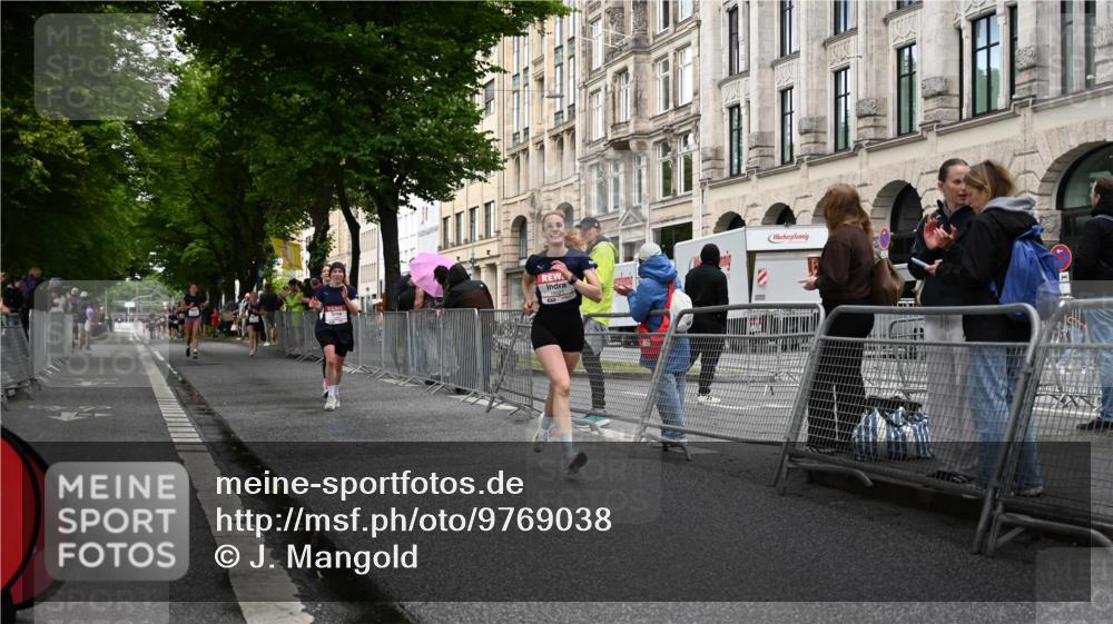 14.06.2026 - REWE Women's Run J. Mangold http://msf.ph/oto/9769038 14.06.2026 09:50:04 Ziel 10021, 10346, 10396, 10958 meine-sportfotos.de