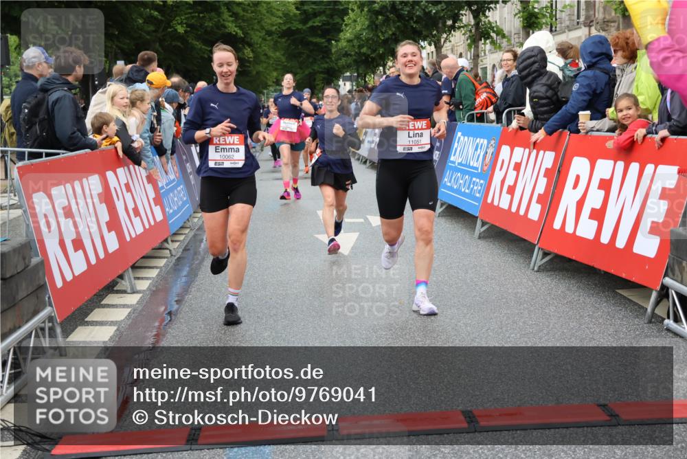 14.06.2026 - REWE Women's Run Strokosch-Dieckow http://msf.ph/oto/9769041 14.06.2026 09:53:43 Ziel 10062, 10097, 10103, 10794, 10952, 11051 meine-sportfotos.de