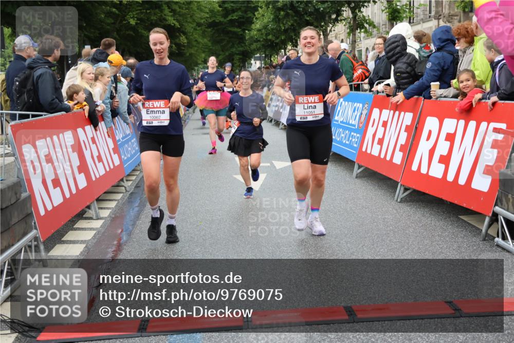 14.06.2026 - REWE Women's Run Strokosch-Dieckow http://msf.ph/oto/9769075 14.06.2026 09:53:43 Ziel 10062, 10097, 10103, 10794, 10952, 11051 meine-sportfotos.de