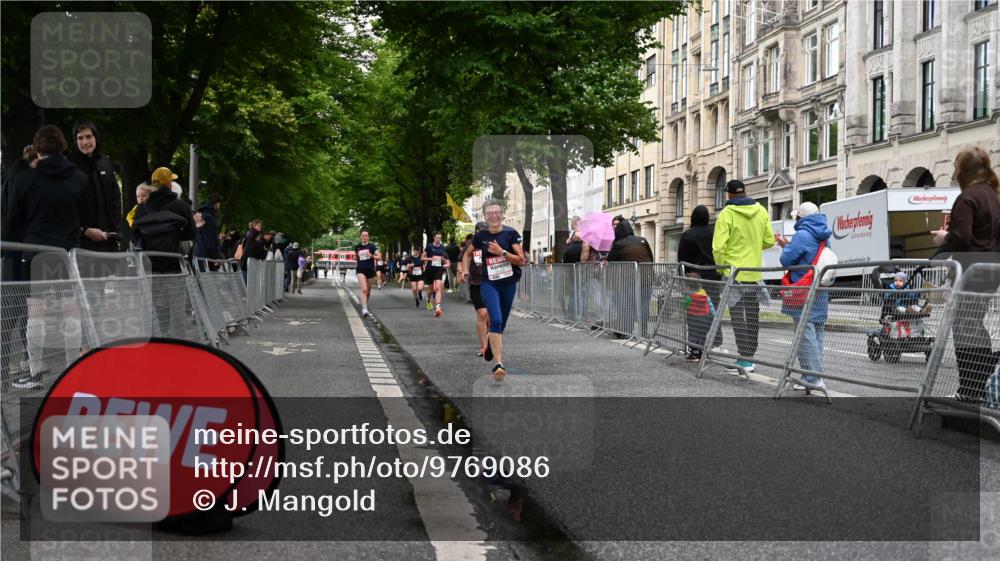 14.06.2026 - REWE Women's Run J. Mangold http://msf.ph/oto/9769086 14.06.2026 09:50:26 Ziel 10192, 10749, 11105, 11146, 11245, 11396 meine-sportfotos.de