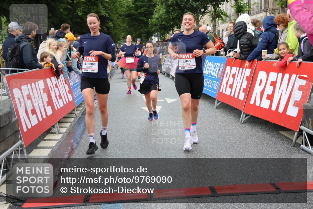 14.06.2026 - REWE Women's Run Strokosch-Dieckow http://msf.ph/oto/9769090 14.06.2026 09:53:43 Ziel 10062, 10097, 10103, 10794, 10952, 11051 meine-sportfotos.de