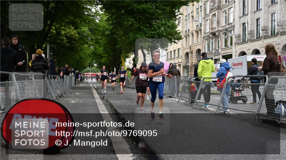 14.06.2026 - REWE Women's Run J. Mangold http://msf.ph/oto/9769095 14.06.2026 09:50:27 Ziel 10192, 10749, 11105, 11146, 11207, 11245, 11396 meine-sportfotos.de