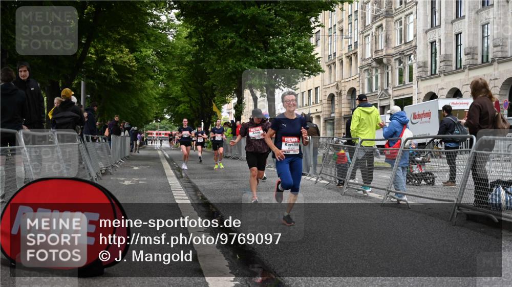 14.06.2026 - REWE Women's Run J. Mangold http://msf.ph/oto/9769097 14.06.2026 09:50:27 Ziel 10192, 10749, 11105, 11146, 11207, 11245, 11396 meine-sportfotos.de