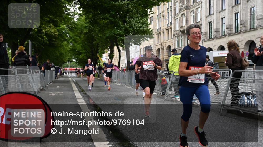 14.06.2026 - REWE Women's Run J. Mangold http://msf.ph/oto/9769104 14.06.2026 09:50:28 Ziel 10085, 10192, 10749, 11105, 11146, 11207, 11396 meine-sportfotos.de