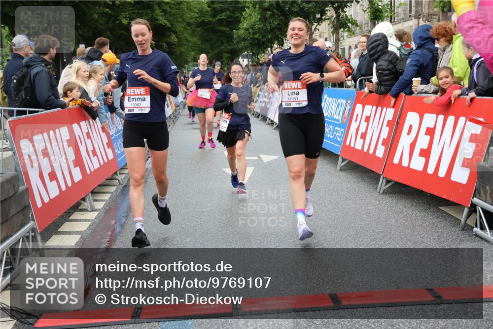 14.06.2026 - REWE Women's Run Strokosch-Dieckow http://msf.ph/oto/9769107 14.06.2026 09:53:43 Ziel 10062, 10097, 10103, 10794, 10952, 11051 meine-sportfotos.de