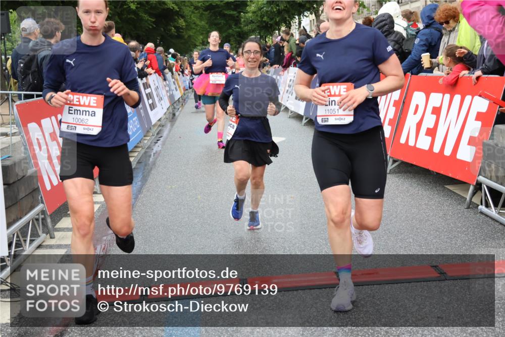 14.06.2026 - REWE Women's Run Strokosch-Dieckow http://msf.ph/oto/9769139 14.06.2026 09:53:44 Ziel 10062, 10097, 10103, 10632, 10952, 11051 meine-sportfotos.de