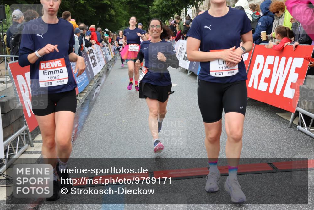 14.06.2026 - REWE Women's Run Strokosch-Dieckow http://msf.ph/oto/9769171 14.06.2026 09:53:44 Ziel 10062, 10097, 10103, 10632, 10952, 11051 meine-sportfotos.de