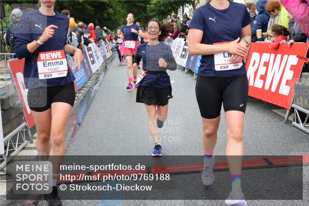 14.06.2026 - REWE Women's Run Strokosch-Dieckow http://msf.ph/oto/9769188 14.06.2026 09:53:44 Ziel 10062, 10097, 10103, 10632, 10952, 11051 meine-sportfotos.de