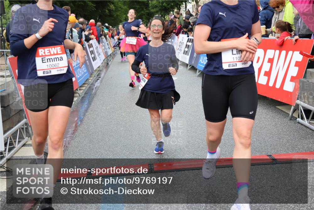 14.06.2026 - REWE Women's Run Strokosch-Dieckow http://msf.ph/oto/9769197 14.06.2026 09:53:44 Ziel 10062, 10097, 10103, 10632, 10952, 11051 meine-sportfotos.de