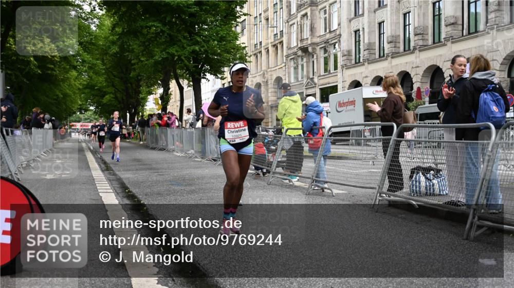14.06.2026 - REWE Women's Run J. Mangold http://msf.ph/oto/9769244 14.06.2026 09:51:25 Ziel 10589, 10604, 10925, 11244 meine-sportfotos.de