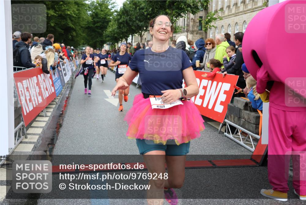 14.06.2026 - REWE Women's Run Strokosch-Dieckow http://msf.ph/oto/9769248 14.06.2026 09:53:47 Ziel 10062, 10097, 10103, 10478, 10632, 10871, 10914, 11051, 11468 meine-sportfotos.de