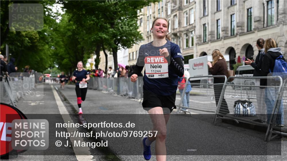 14.06.2026 - REWE Women's Run J. Mangold http://msf.ph/oto/9769257 14.06.2026 09:51:30 Ziel 10589, 10999, 11218, 11244 meine-sportfotos.de
