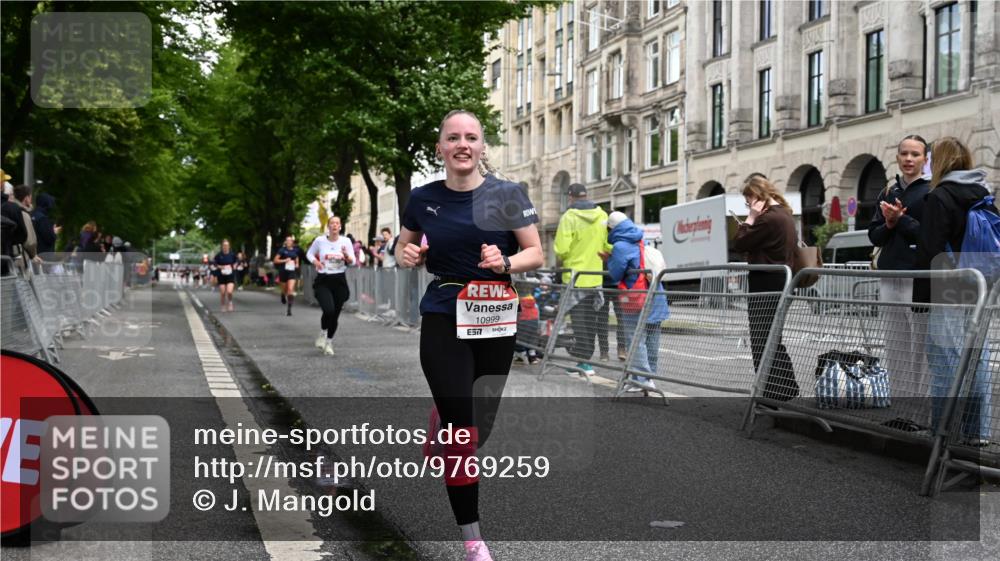 14.06.2026 - REWE Women's Run J. Mangold http://msf.ph/oto/9769259 14.06.2026 09:51:32 Ziel 10999, 11218, 11244 meine-sportfotos.de