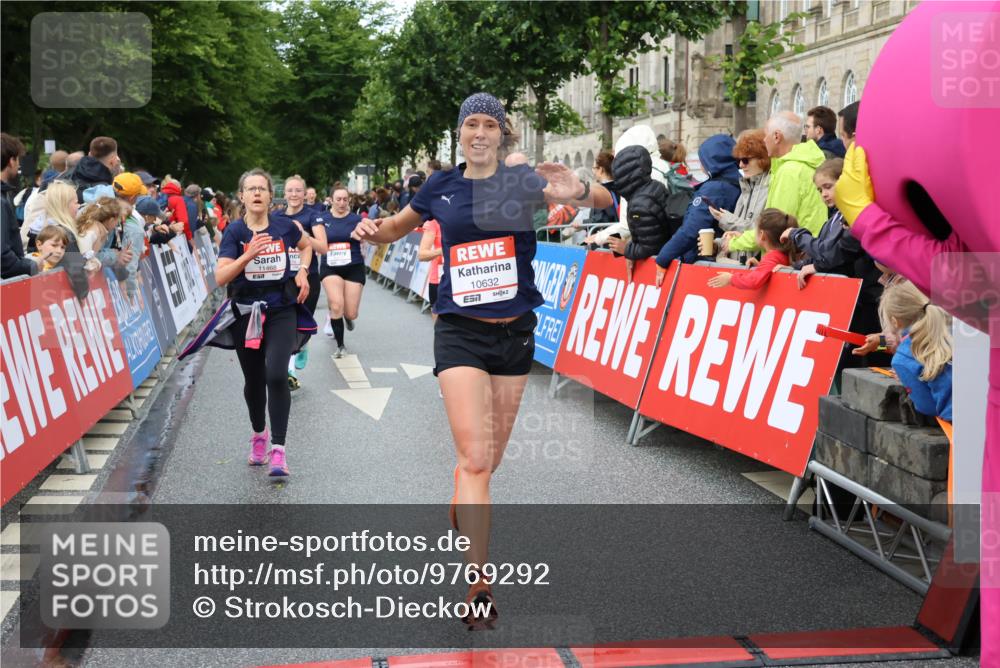 14.06.2026 - REWE Women's Run Strokosch-Dieckow http://msf.ph/oto/9769292 14.06.2026 09:53:48 Ziel 10062, 10097, 10103, 10478, 10632, 10871, 10914, 11014, 11051, 11468 meine-sportfotos.de