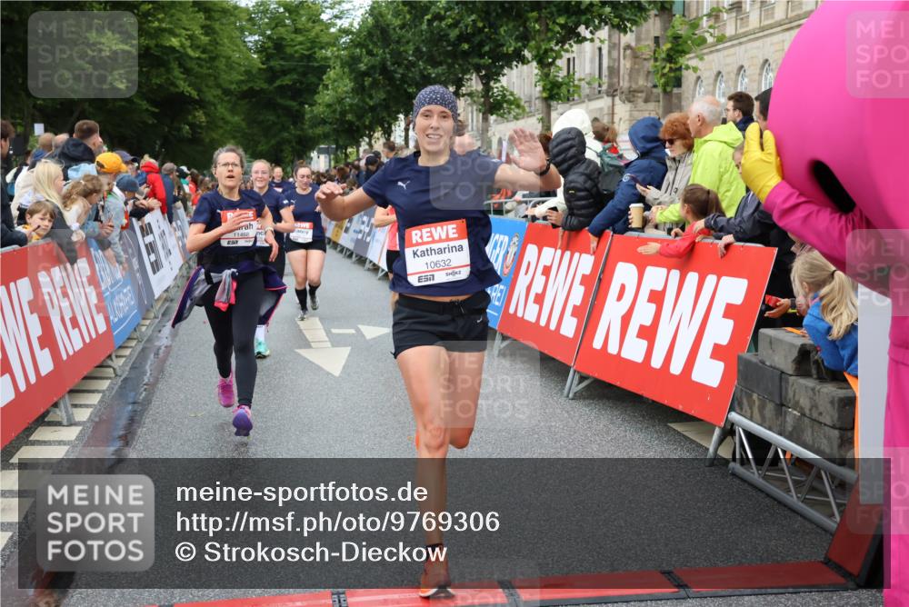14.06.2026 - REWE Women's Run Strokosch-Dieckow http://msf.ph/oto/9769306 14.06.2026 09:53:49 Ziel 10062, 10097, 10103, 10478, 10632, 10871, 10914, 11014, 11051, 11468 meine-sportfotos.de