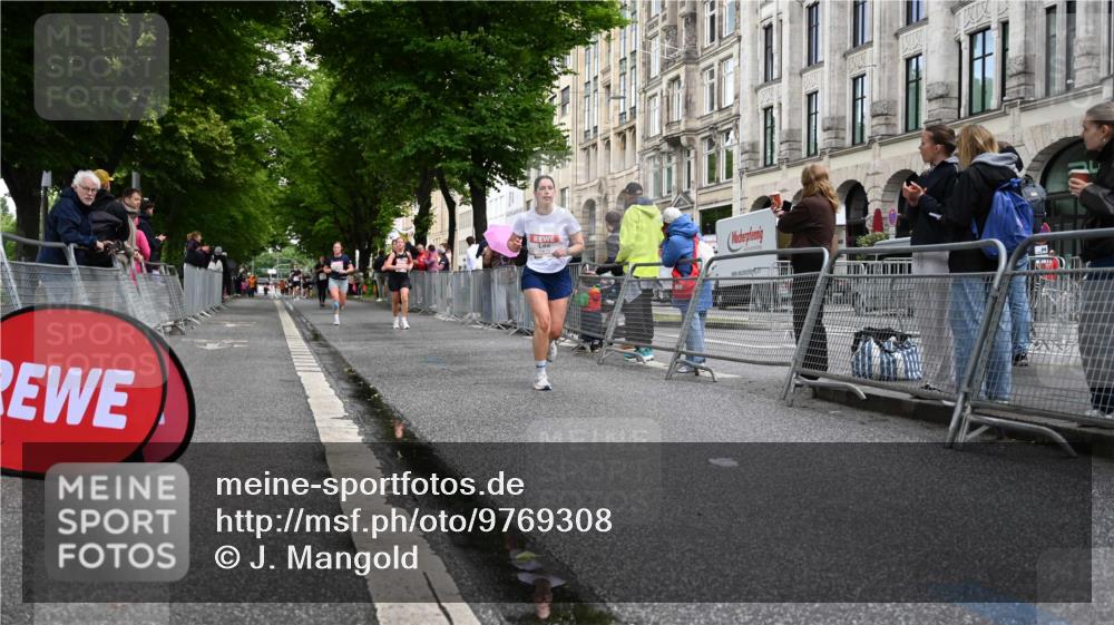 14.06.2026 - REWE Women's Run J. Mangold http://msf.ph/oto/9769308 14.06.2026 09:52:00 Ziel 10230, 10286, 10870, 11135 meine-sportfotos.de